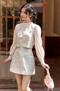 Áo cổ tròn giả yếm 