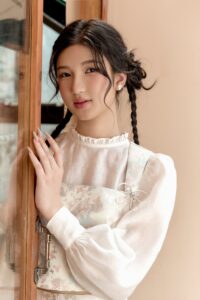 Áo cổ tròn giả yếm 