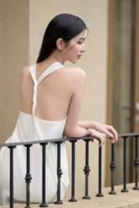 Đầm dáng suông vặn lưng